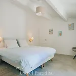 Eden Villa *